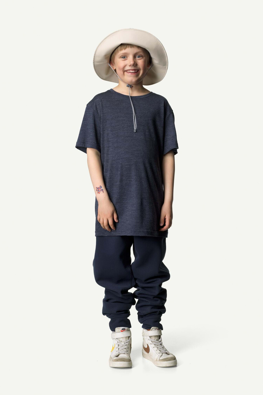 ジュニアのアクティビストtシャツ
