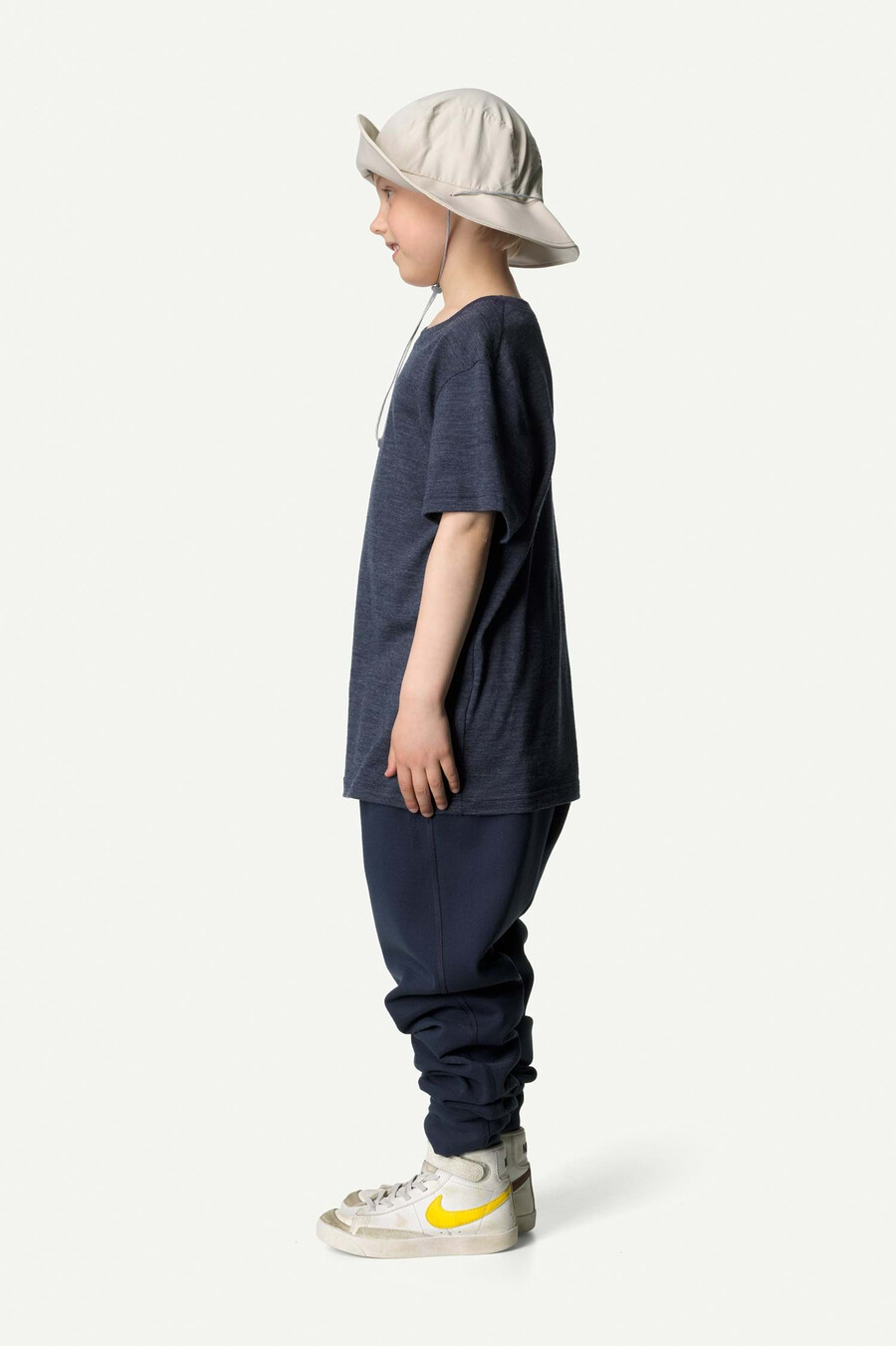 ジュニアのアクティビストtシャツ