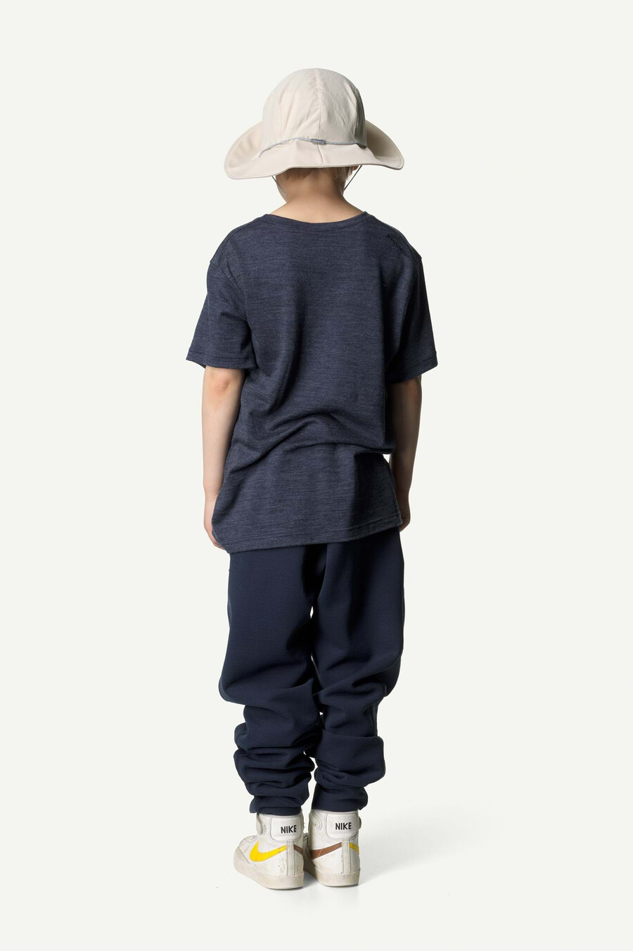 ジュニアのアクティビストtシャツ