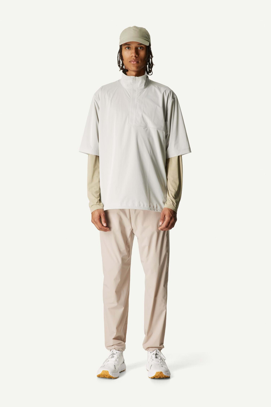 mのオレンジtシャツ
