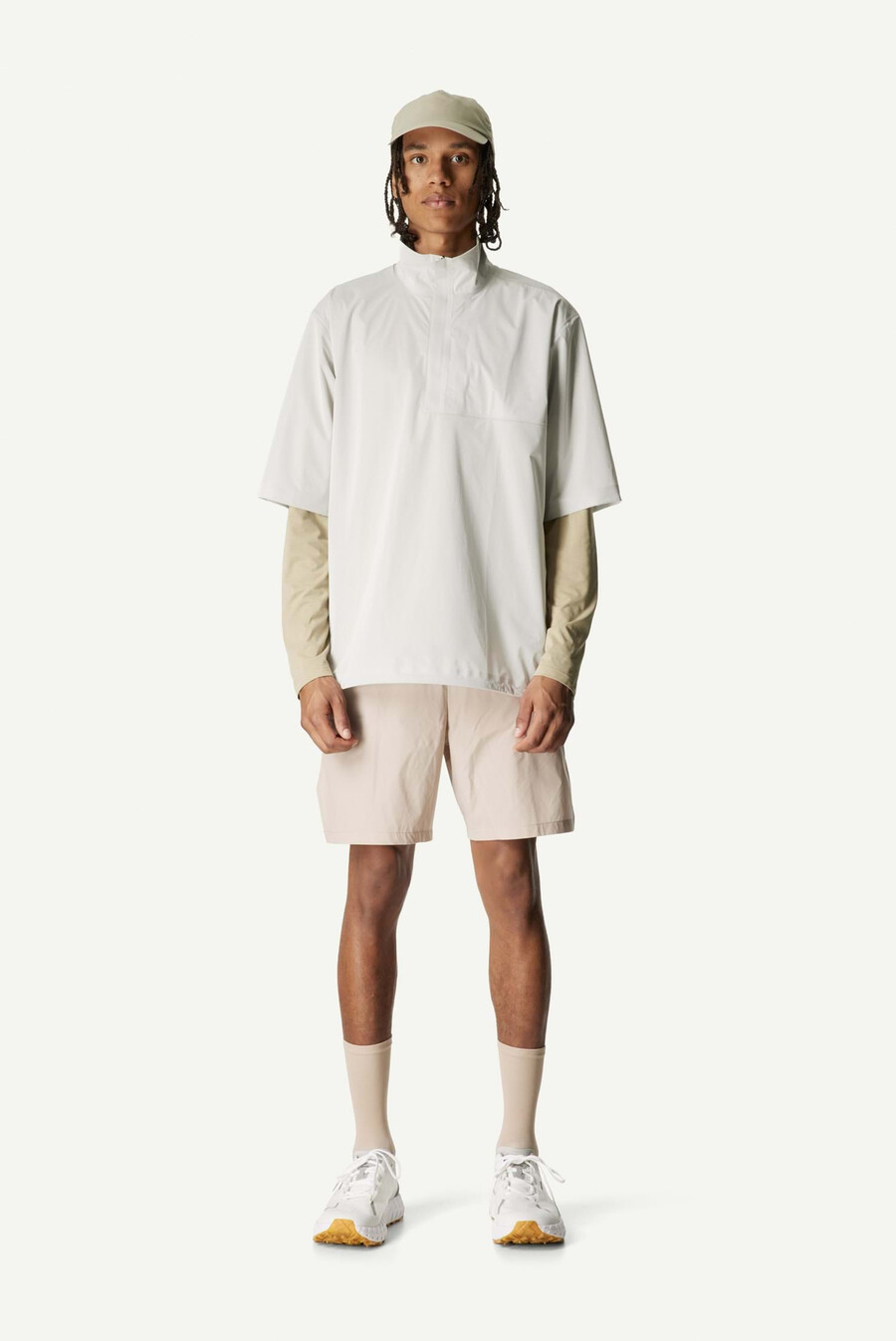 mのオレンジtシャツ