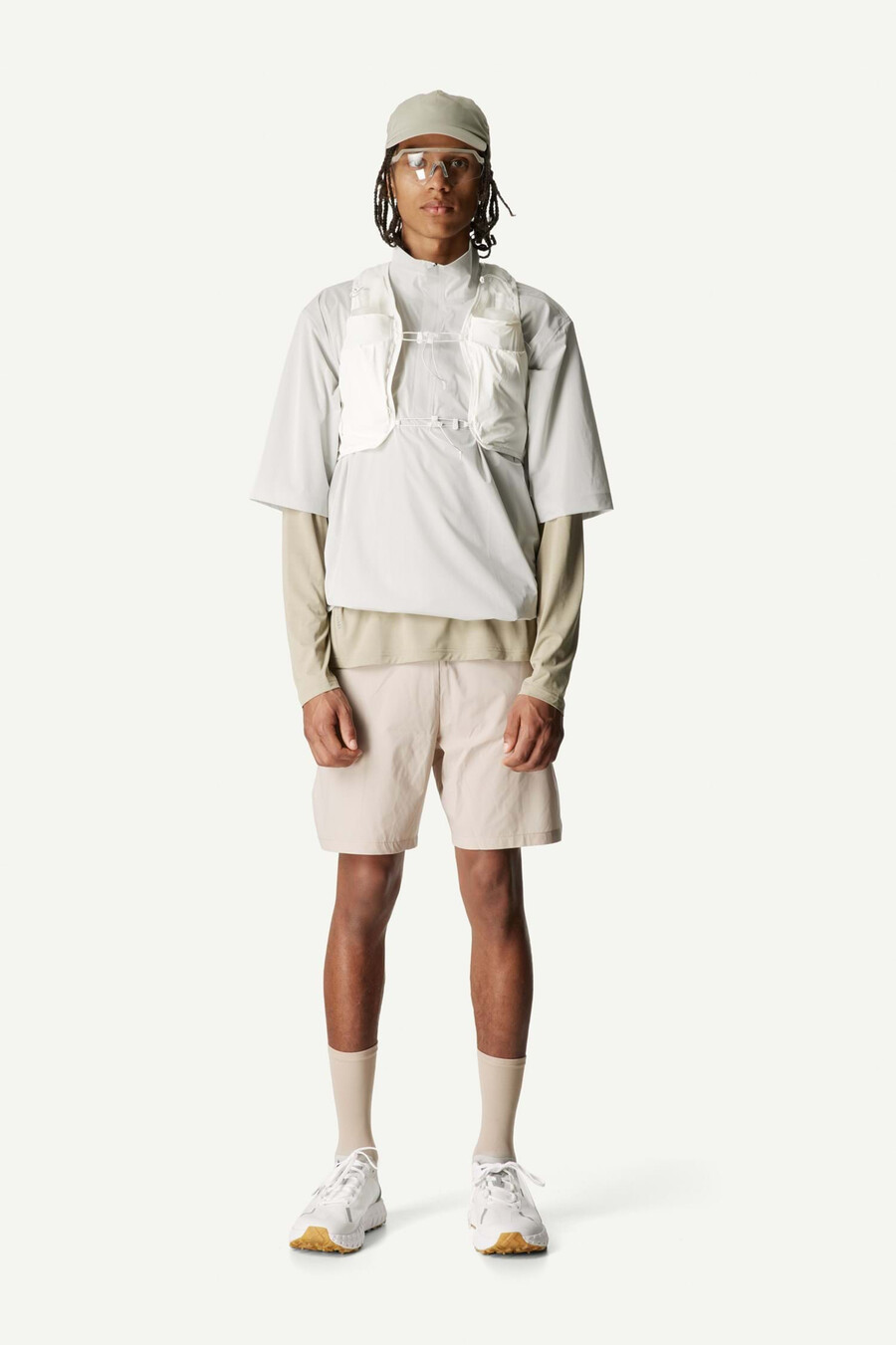 mのオレンジtシャツ